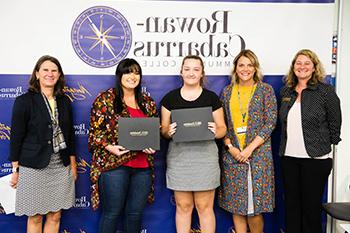 罗文-卡巴鲁斯社区学院学生获得州雇员信用合作社奖学金